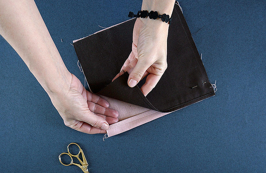 4-le-chale-bleu-mask-with-filter-pocket-sewing-tutorial