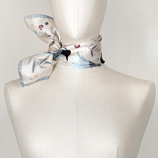 LE-CHALE-BLEU-silk-twill-bandana-magpies-dance-ivory-2