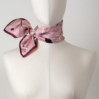 LE-CHALE-BLEU-silk-twill-bandana-seven-magpies-pink-2
