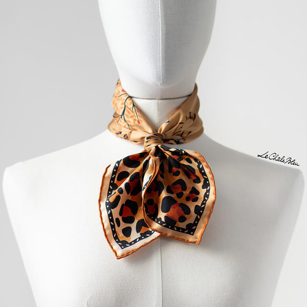 LE-CHALE-BLEU-silk-twill-bandana-the-tigers-bride-leo-2026-4