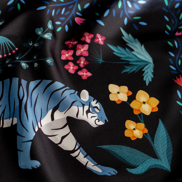 le-chale-bleu-silk-twill-scarf-tigers-garden-black-7
