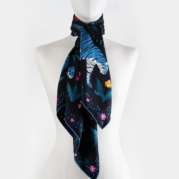 le-chale-bleu-silk-twill-scarf-tigers-garden-black-new-2