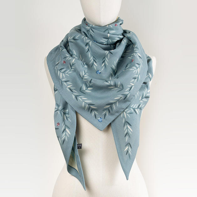 le-chale-bleu-wool-and-silk-shawl-magpies-ivory-5