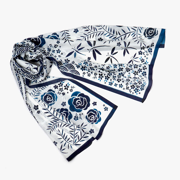 LE-CHALE-BLEU-cotton-and-silk-stole-roses-and-dragonflies-indigo-1