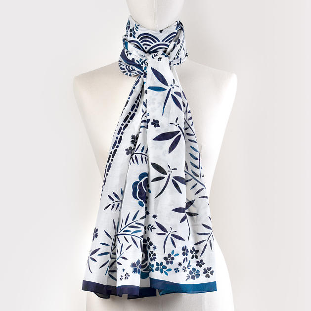LE-CHALE-BLEU-cotton-and-silk-stole-roses-and-dragonflies-indigo-3