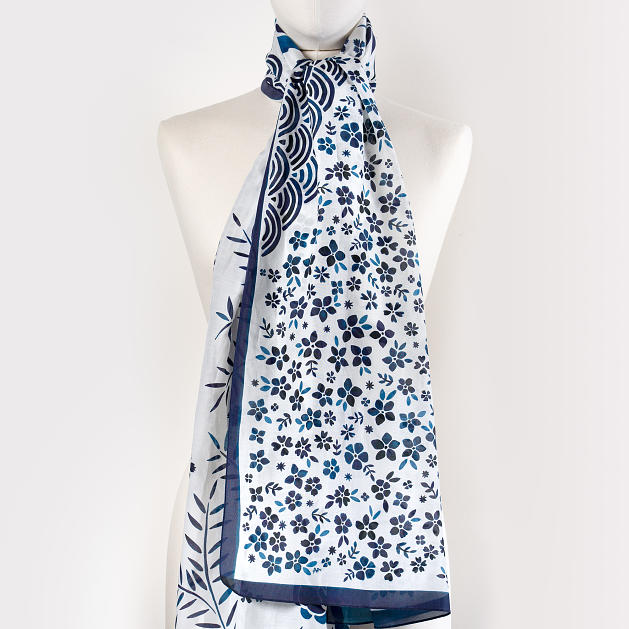 LE-CHALE-BLEU-cotton-and-silk-stole-roses-and-dragonflies-indigo-5