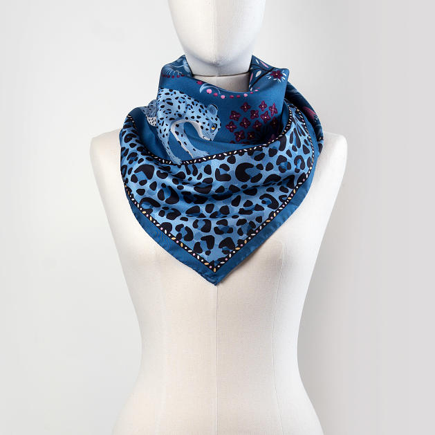 le-chale-bleu-silk-twill-scarf-tigers-blue-leopard-4