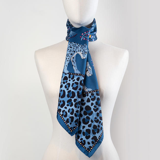 le-chale-bleu-silk-twill-scarf-tigers-blue-leopard-5