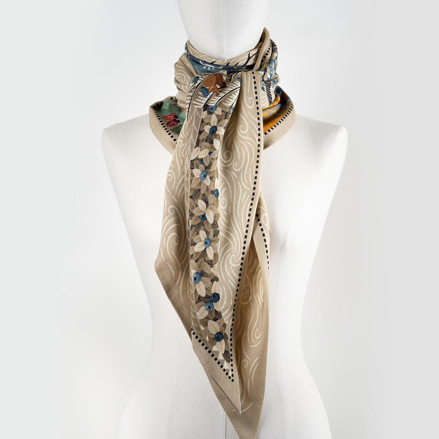 le-chale-bleu-wool-and-silk-shawl-boreal-forest-beige-symphony-4