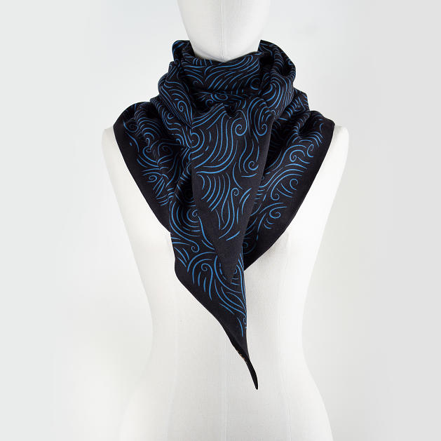 le-chale-bleu-wool-and-silk-shawl-boreal-forest-blue-light-5