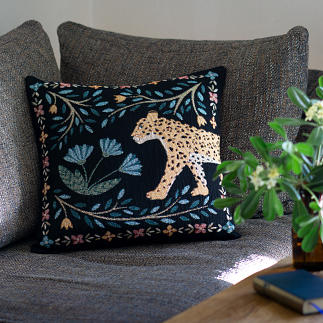 LeChaleBleuMaison-PillowCover-TheTigersBride-Leo-Black-50x50-1