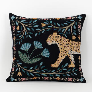 LeChaleBleuMaison-PillowCover-TheTigersBride-Leo-Black-50x50-2