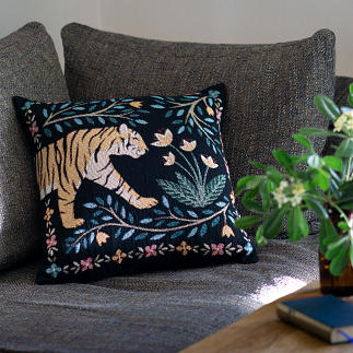 LeChaleBleuMaison-PillowCover-TheTigersBride-Tiger-Black-50x50-1