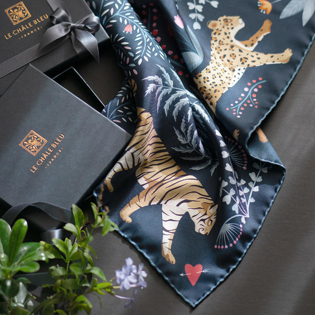 LE-CHALE-BLEU-silk-twill-bandana-the-tigers-bride-midnight-25-10