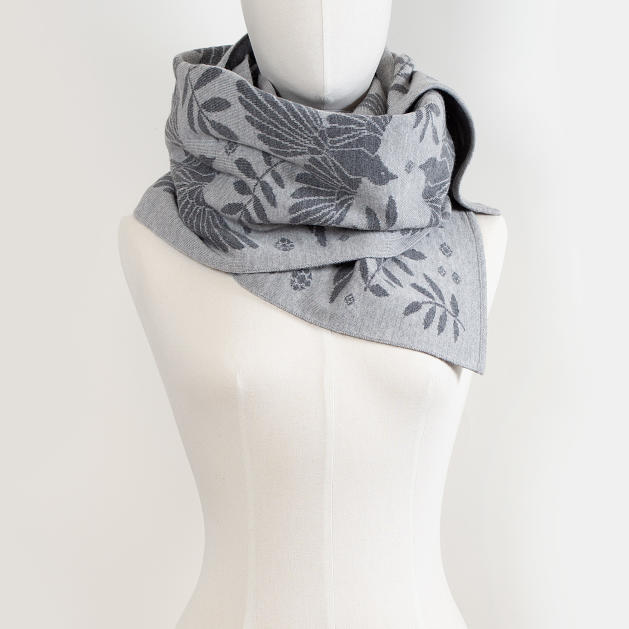 le-chale-bleu-merino-wool-scarf-the-treasure-hunters-gray-3