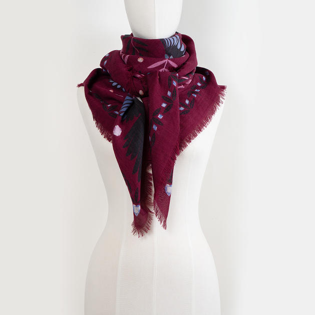 le-chale-bleu-wool-cashmere-silk-shawl-the-treasure-hunters-burgundy-2