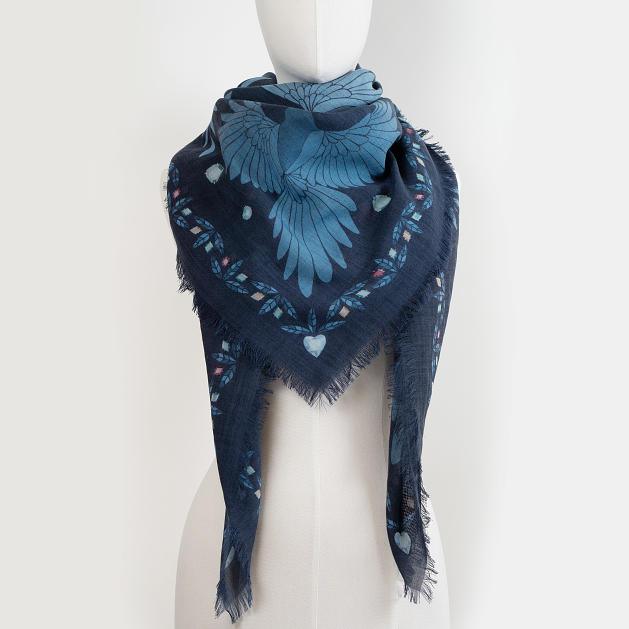 le-chale-bleu-wool-cashmere-silk-shawl-the-treasure-hunters-warm-blue-3