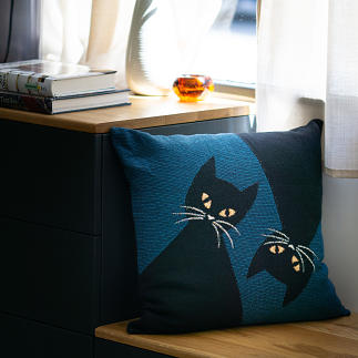 LeChaleBleuMaison-PillowCover-GraviCat-Blue-50x50-2