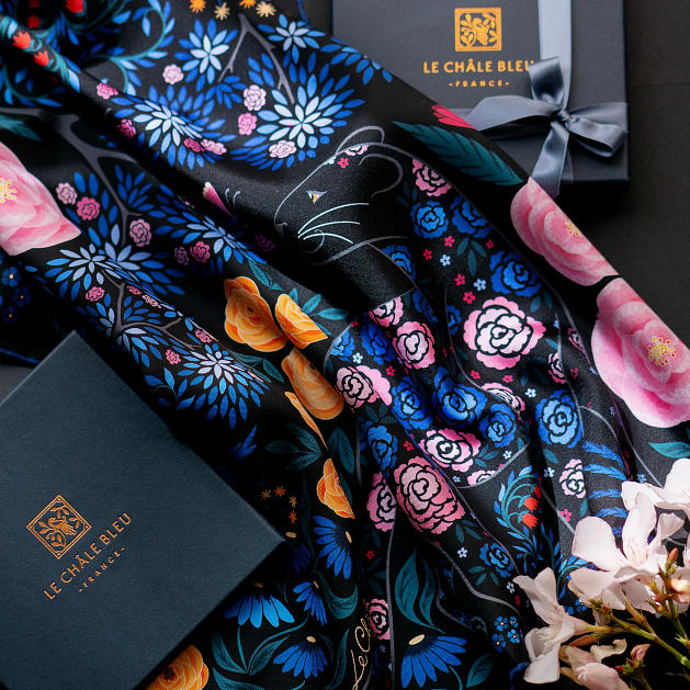 LE-CHALE-BLEU-silk-twill-bandana-the-panther-and-the-artist-double-black-6