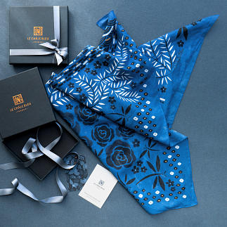 LE-CHALE-BLEU-silk-and-cotton-scarf-roses-and-dragonflies-1