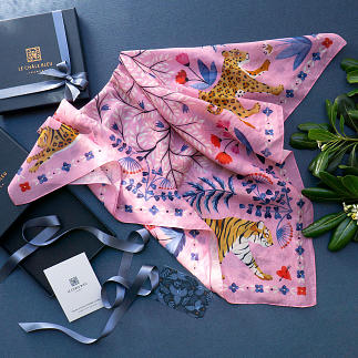 LE-CHALE-BLEU-silk-and-cotton-scarf-the-tigers-bride-pink-1