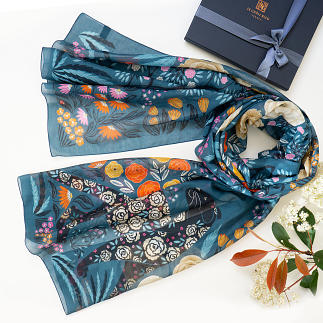 LE-CHALE-BLEU-silk-and-cotton-stole-the-panther-and-the-artist-blue-1