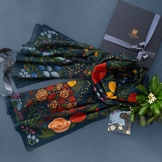 LE-CHALE-BLEU-silk-and-cotton-stole-the-panther-and-the-artist-dark-blue-1