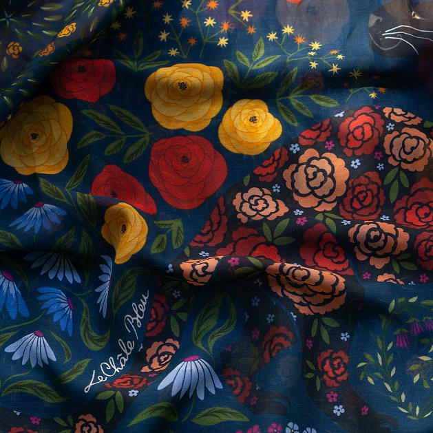 LE-CHALE-BLEU-silk-and-cotton-stole-the-panther-and-the-artist-dark-blue-6