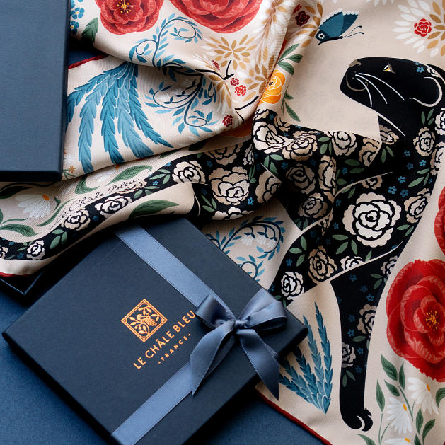 LE-CHALE-BLEU-silk-twill-bandana-the-panther-and-the-artist-latte-8
