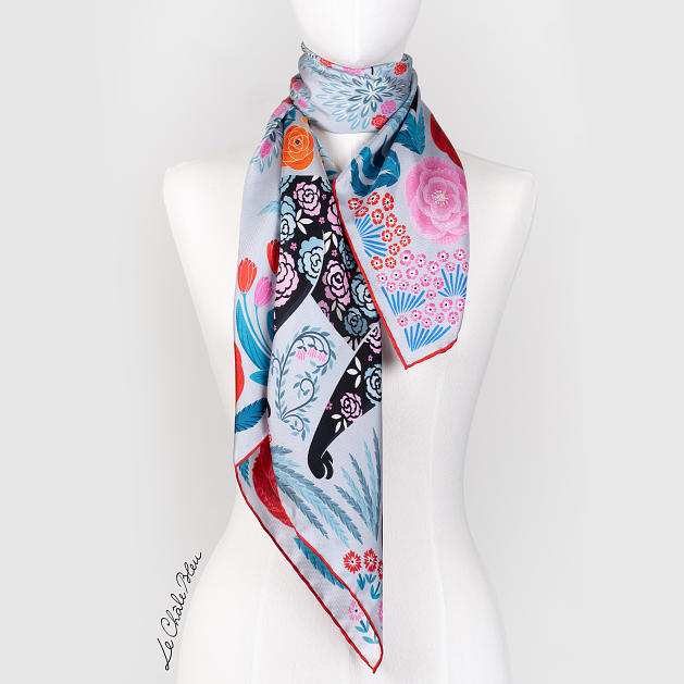 le-chale-bleu-silk-twill-scarf-the-panther-and-the-artist-silver-7