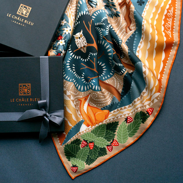 LE-CHALE-BLEU-silk-twill-bandana-the-voyage-into-the-boreal-forest-orange-9