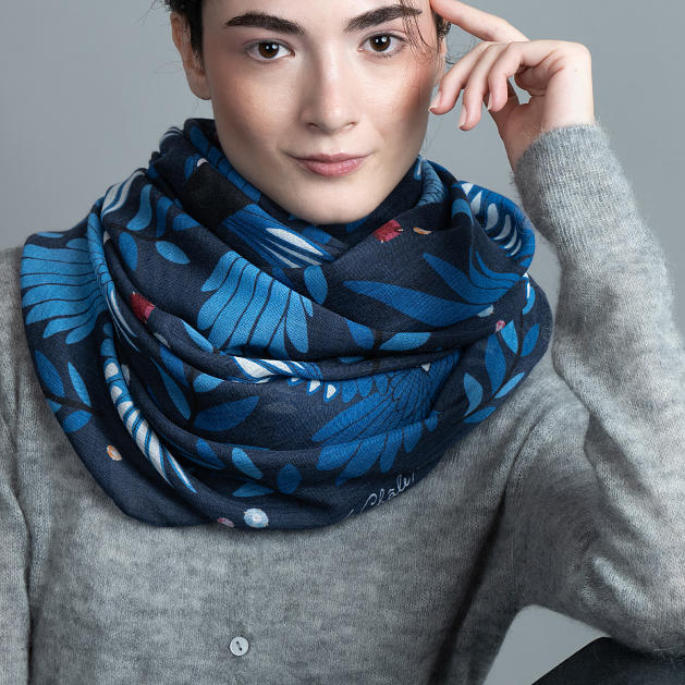 le-chale-bleu-cashmere-wool-stole-the-treasure-hunters-midnight-0