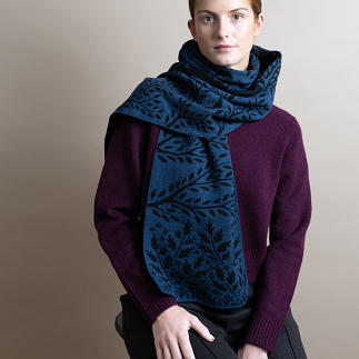 le-chale-bleu-merino-wool-scarf-into-the-night-blue-0