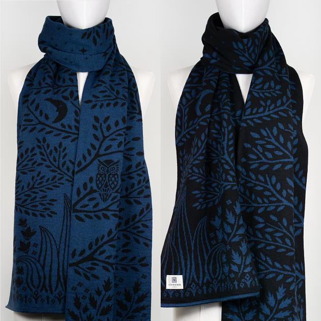 le-chale-bleu-merino-wool-scarf-into-the-night-blue-4