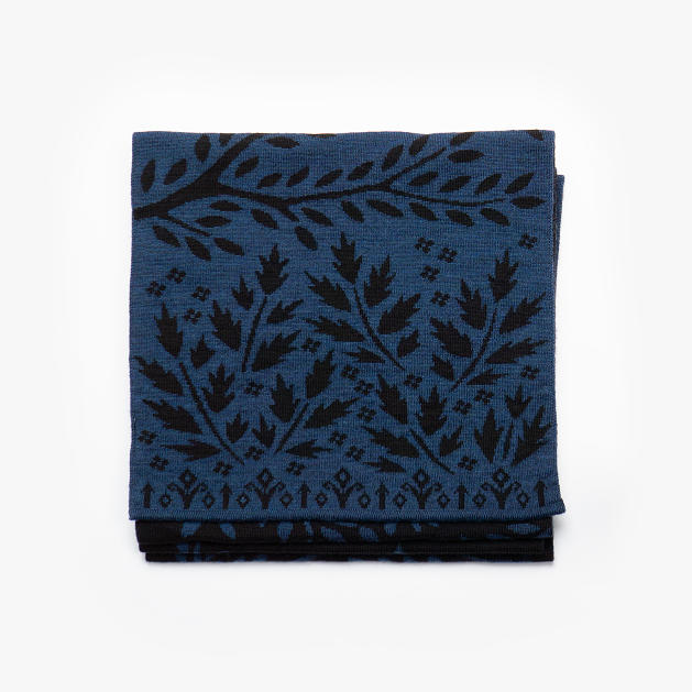 le-chale-bleu-merino-wool-scarf-into-the-night-blue-5