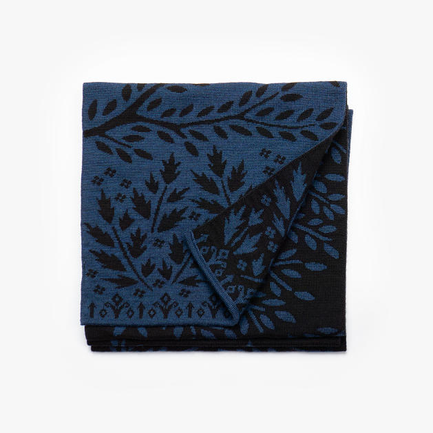 le-chale-bleu-merino-wool-scarf-into-the-night-blue-6