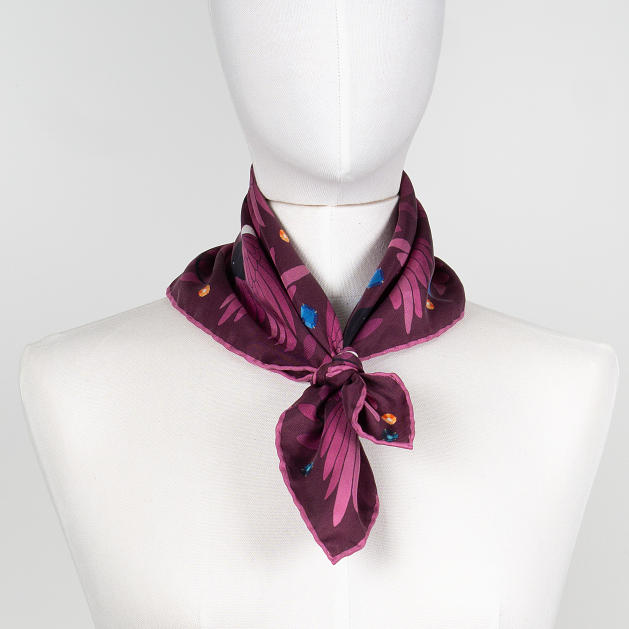 le-chale-bleu-silk-twill-bandana-the-treasure-hunters-burgundy-4