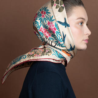 le-chale-bleu-silk-twill-scarf-free-as-the-swift-vanilla-0