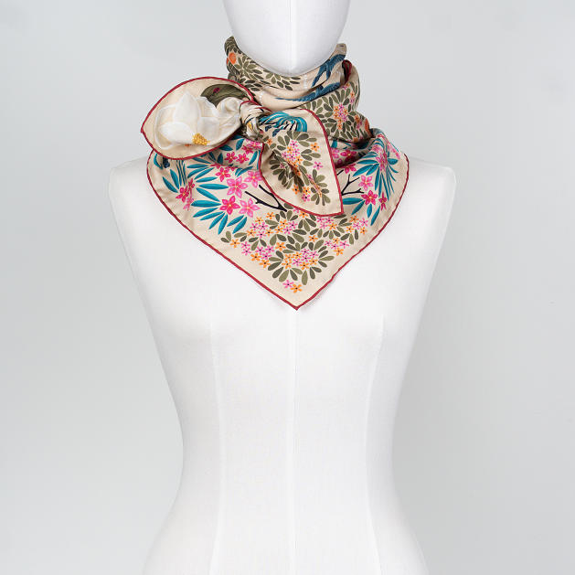le-chale-bleu-silk-twill-scarf-free-as-the-swift-vanilla-3